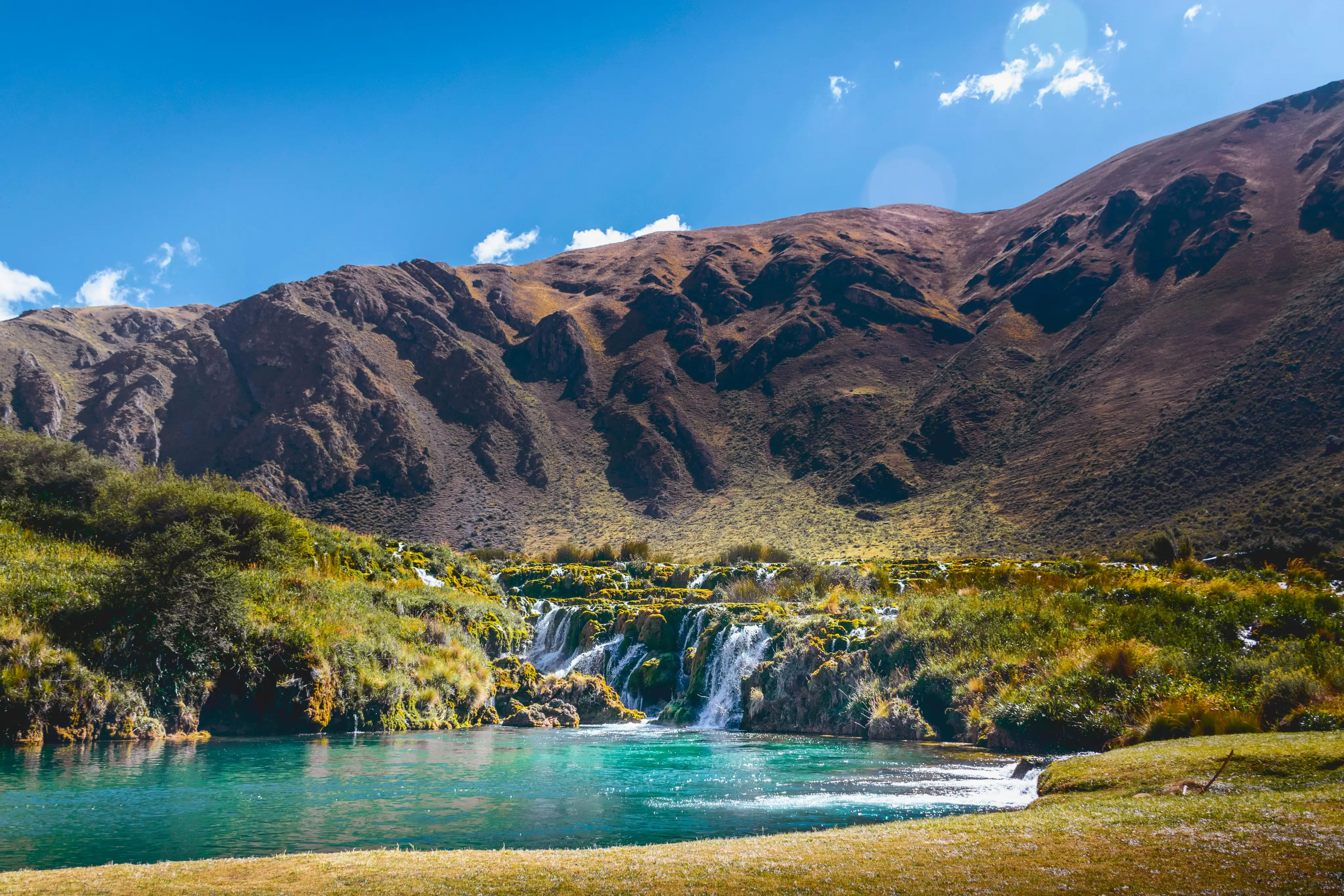 Cascadas turquesas en Huancaya